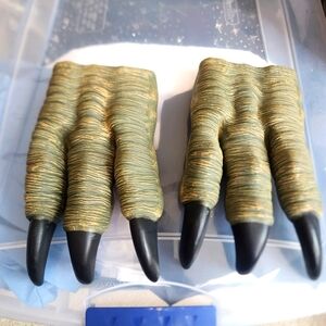 Raptor claws